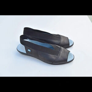 Cloud Caliber sling back flats